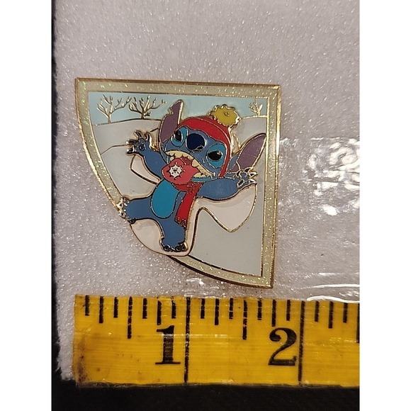 Disney Pin Stitch Seasons Quadrants Winter Snow Angel snowflake DSF LE 300 66982 - Picture 3 of 6